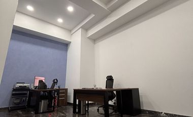 Oficina grande en Park Pedregal con estacionamiento