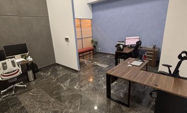 Oficina grande en Park Pedregal con estacionamiento