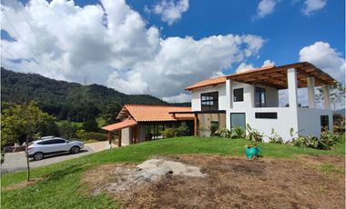 Casa Campestre en Venta El Tambo, La Ceja