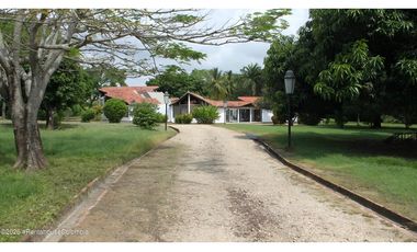 Casa en Ricaurte (Cundinamarca) RAH CO: 26-317