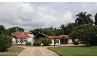 Casa en Ricaurte (Cundinamarca) RAH CO: 26-317