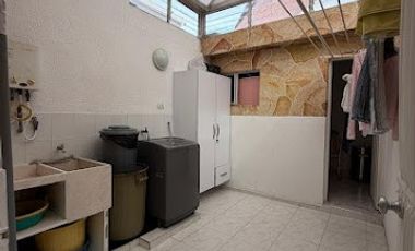 CASA CACIQUE IMPERIAL EN VENTA 3 HABITACIONES + CUARTO DE SERVICIO 2 PISOS AREA 185m2  BUCARAMANGA (AT)