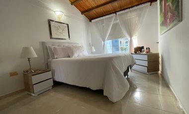 CASA CACIQUE IMPERIAL EN VENTA 3 HABITACIONES + CUARTO DE SERVICIO 2 PISOS AREA 185m2  BUCARAMANGA (AT)