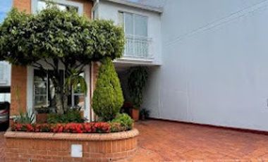 CASA CACIQUE IMPERIAL EN VENTA 3 HABITACIONES + CUARTO DE SERVICIO 2 PISOS AREA 185m2  BUCARAMANGA (AT)