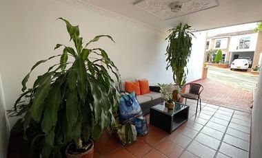 CASA CACIQUE IMPERIAL EN VENTA 3 HABITACIONES + CUARTO DE SERVICIO 2 PISOS AREA 185m2  BUCARAMANGA (AT)