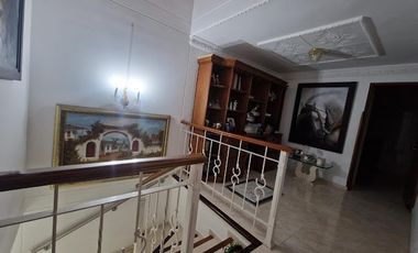 CASA CACIQUE IMPERIAL EN VENTA 3 HABITACIONES + CUARTO DE SERVICIO 2 PISOS AREA 185m2  BUCARAMANGA (AT)