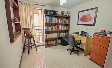 Cali, Barrio El Peñón. Arriendo Apartamento Octavo Piso