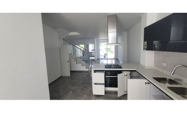 CASA EN CONJUNTO CERRADO EN QUIMBAYA