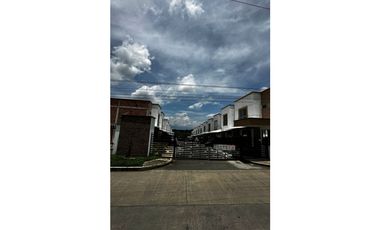 CASA EN CONJUNTO CERRADO EN QUIMBAYA