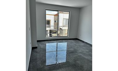 CASA EN CONJUNTO CERRADO EN QUIMBAYA