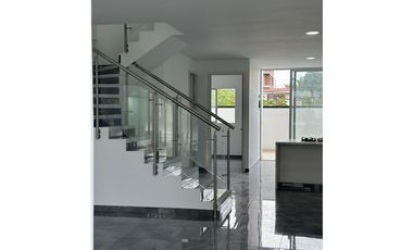 CASA EN CONJUNTO CERRADO EN QUIMBAYA