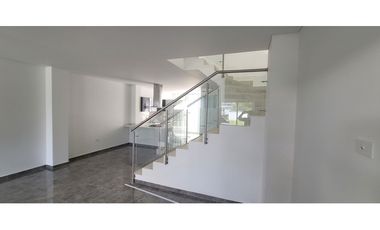 CASA EN CONJUNTO CERRADO EN QUIMBAYA