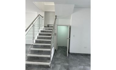 CASA EN CONJUNTO CERRADO EN QUIMBAYA