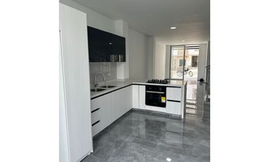 CASA EN CONJUNTO CERRADO EN QUIMBAYA