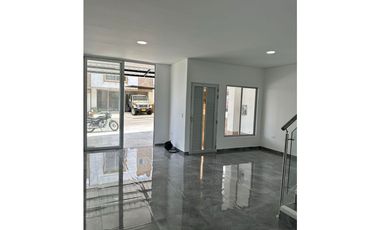CASA EN CONJUNTO CERRADO EN QUIMBAYA