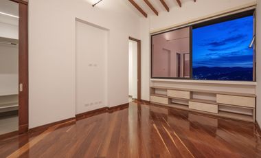 Casa de dos niveles para la renta tradicional en Palmas