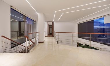 Casa de dos niveles para la renta tradicional en Palmas