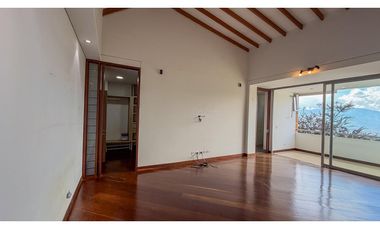 Casa de dos niveles para la renta tradicional en Palmas