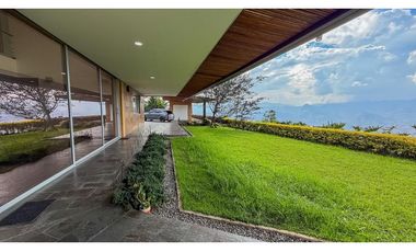 Casa de dos niveles para la renta tradicional en Palmas