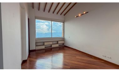 Casa de dos niveles para la renta tradicional en Palmas