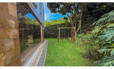 Casa de dos niveles para la renta tradicional en Palmas