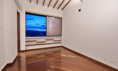Casa de dos niveles para la renta tradicional en Palmas