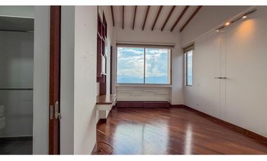 Casa de dos niveles para la renta tradicional en Palmas