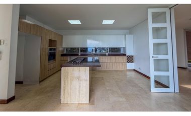Casa de dos niveles para la renta tradicional en Palmas