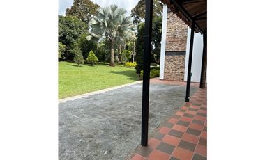 CASA CAMPESTRE EN CONJUNTO CERRADO EN QUIMBAYA