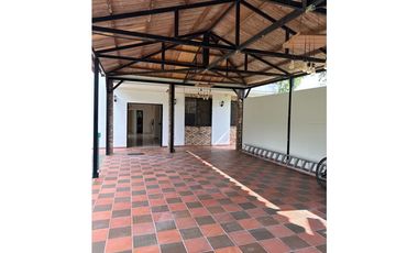 CASA CAMPESTRE EN CONJUNTO CERRADO EN QUIMBAYA