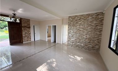 CASA CAMPESTRE EN CONJUNTO CERRADO EN QUIMBAYA