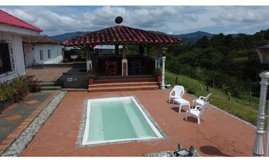 FINCA PRODUCTIVA SEMBRADA EN LIMÓN Y PLTANO EN QUIMBAYA