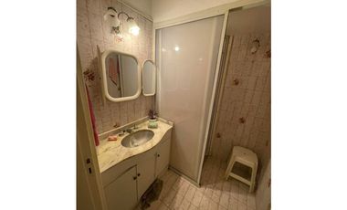 Chalet 5 amb. con patio y garaje + depto 3 amb. independiente