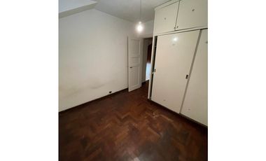 Chalet 5 amb. con patio y garaje + depto 3 amb. independiente