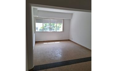 ALQUILER /Tres con dependencia, patio, balcón SIN EXPENSAS