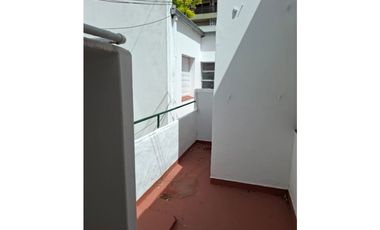 ALQUILER /Tres con dependencia, patio, balcón SIN EXPENSAS