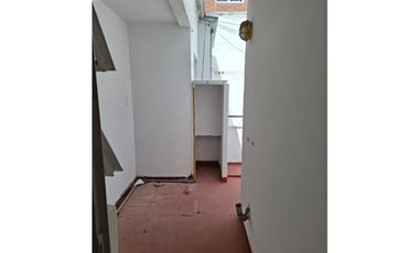 ALQUILER /Tres con dependencia, patio, balcón SIN EXPENSAS