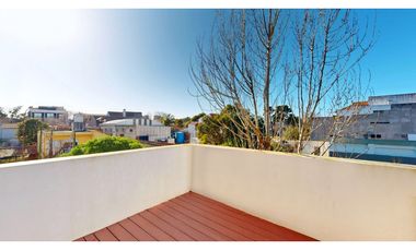 Moderno departamento en el centro de Pinamar, Piscina. Cochera