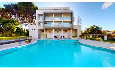 Moderno departamento en el centro de Pinamar, Piscina. Cochera