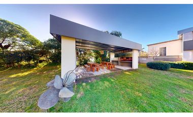 Moderno departamento en el centro de Pinamar, Piscina. Cochera