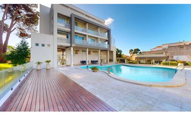 Moderno departamento en el centro de Pinamar, Piscina. Cochera