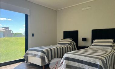 CASA EN VENTA EN RESIDENCIAL II COSTA ESMERLDA