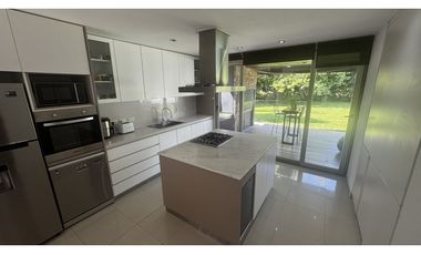 Venta de Casa en barrio privado Las Lomas, Haras Santa Maria. Escobar