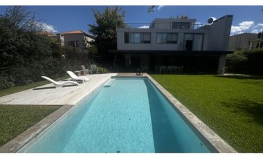 Venta de Casa en barrio privado Las Lomas, Haras Santa Maria. Escobar