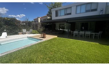 Venta de Casa en barrio privado Las Lomas, Haras Santa Maria. Escobar