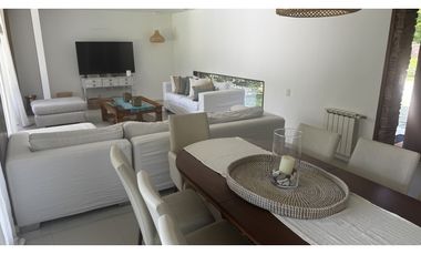 Venta de Casa en barrio privado Las Lomas, Haras Santa Maria. Escobar
