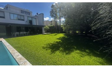 Venta de Casa en barrio privado Las Lomas, Haras Santa Maria. Escobar