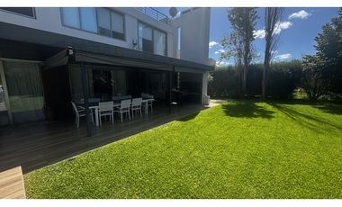 Venta de Casa en barrio privado Las Lomas, Haras Santa Maria. Escobar