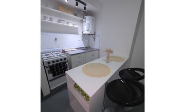VENTA - MONOAMBIENTE REFACCIONADO - AMOBLADO - Bº CENTRO