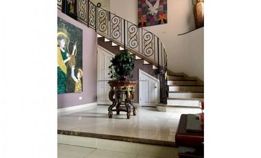 Se vende y Alquilo Casa en Costa del Este $5000